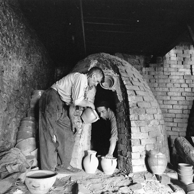 Fotografia Pawła Pierścińskiego Piec garncarski w Chałupkach 1967 1